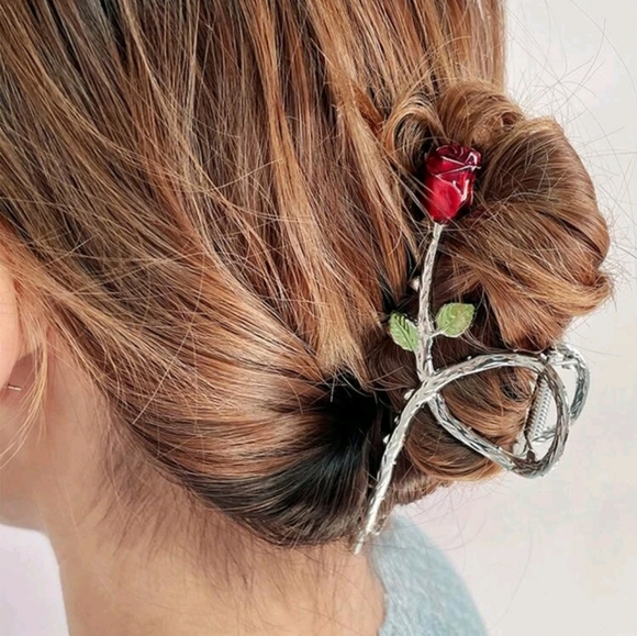 Queen2KeepUp Boutique Accessories - Rose Design Hair Claw